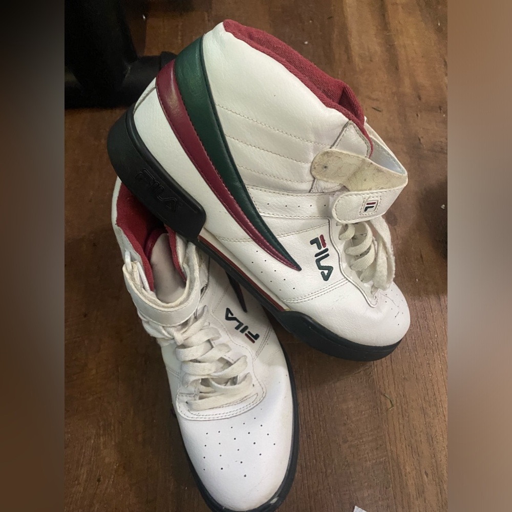 Fula sneaker size 11